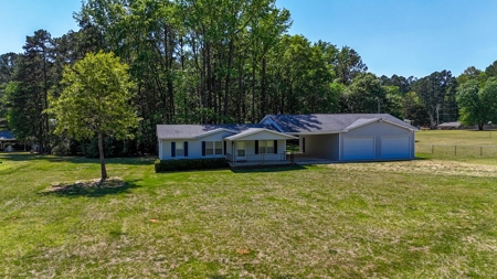 Kerr Lake Comfort: 2BR Home in the Plum Nutty Community - image 3