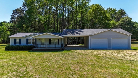 Kerr Lake Comfort: 2BR Home in the Plum Nutty Community - image 1