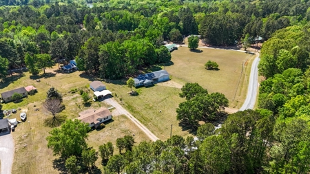 Kerr Lake Comfort: 2BR Home in the Plum Nutty Community - image 5