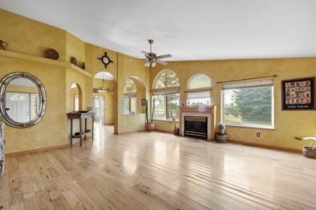 Home For Sale On Acreage With ADU in Montrose Colorado - image 4