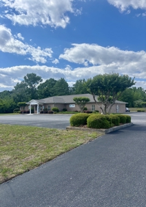 Commercial Office Property Investor Opportunity in Clinton, NC - image 1
