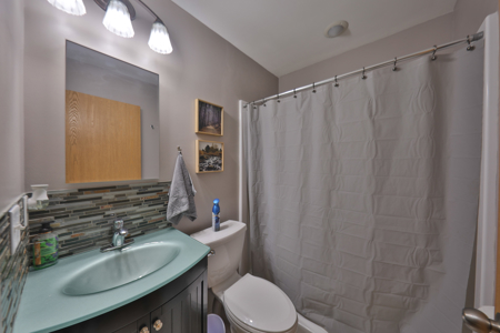 Modern Lake Retreat Minutes from Castle Rock Lake - image 26