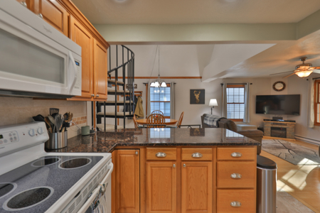 Modern Lake Retreat Minutes from Castle Rock Lake - image 11