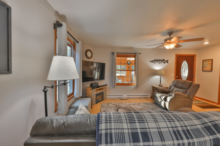 Modern Lake Retreat Minutes from Castle Rock Lake - image 8