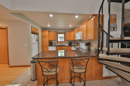 Modern Lake Retreat Minutes from Castle Rock Lake - image 13