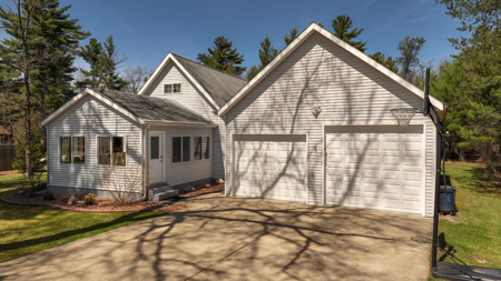 Modern Lake Retreat Minutes from Castle Rock Lake - image 1