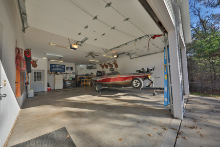 Modern Lake Retreat Minutes from Castle Rock Lake - image 35