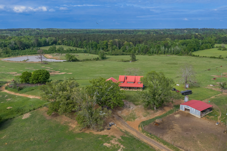 55‑Acre Texas Cattle Ranch with 5BR Custom Home - image 44