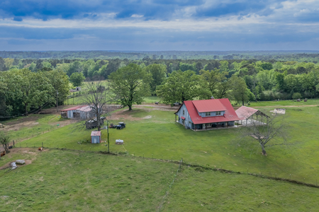 55‑Acre Texas Cattle Ranch with 5BR Custom Home - image 41