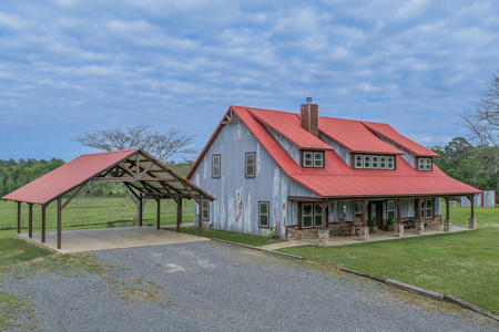 55‑Acre Texas Cattle Ranch with 5BR Custom Home - image 40