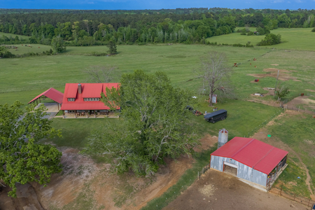 55‑Acre Texas Cattle Ranch with 5BR Custom Home - image 45