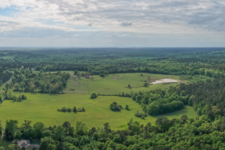 55‑Acre Texas Cattle Ranch with 5BR Custom Home - image 47