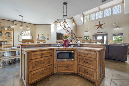 55‑Acre Texas Cattle Ranch with 5BR Custom Home - image 19