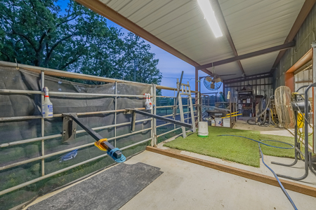 55‑Acre Texas Cattle Ranch with 5BR Custom Home - image 39