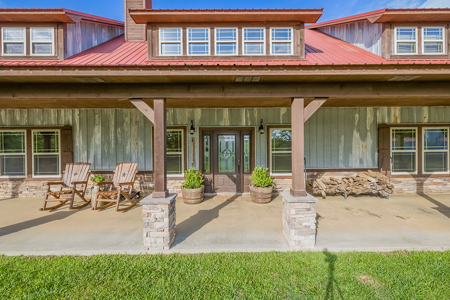 55‑Acre Texas Cattle Ranch with 5BR Custom Home - image 9