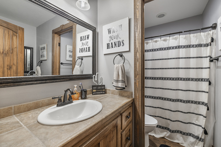 55‑Acre Texas Cattle Ranch with 5BR Custom Home - image 31