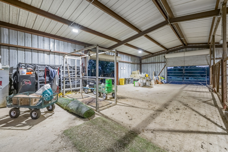 55‑Acre Texas Cattle Ranch with 5BR Custom Home - image 37