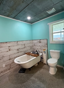 54-Acre Cattle & Horse Ranch West of De Kalb, Texas For Sale - image 10