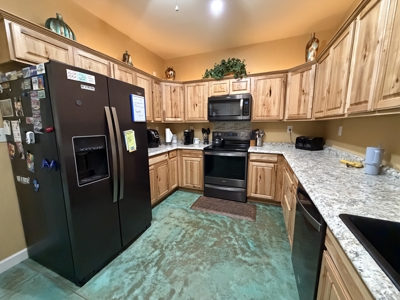 Private Country Home For Sale In Tn 35 Ac Shop Creek Fields - image 15