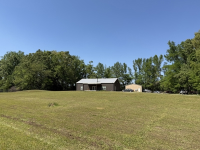 Private Country Home For Sale In Tn 35 Ac Shop Creek Fields - image 9