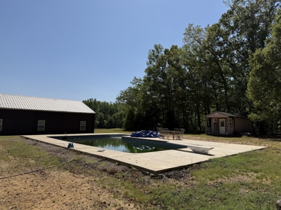 Private Country Home For Sale In Tn 35 Ac Shop Creek Fields - image 5