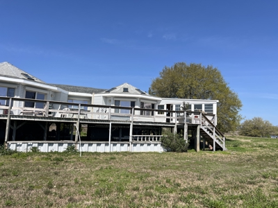 Waterfront Fixer w/ Sound Access - image 1