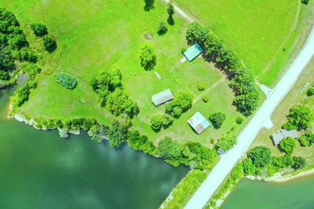 Lakefront Estate on 10 Acres with Gentle Walk to Water - image 6
