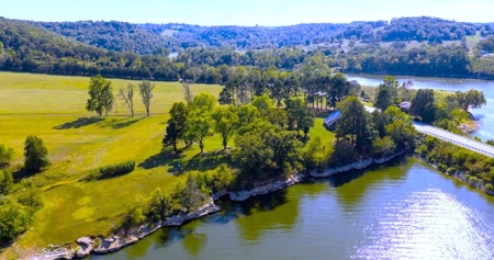 Lakefront Estate on 10 Acres with Gentle Walk to Water - image 5