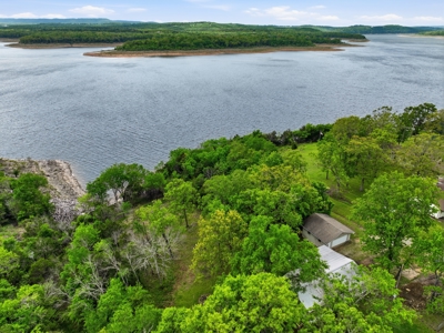 Lakefront Double Wide Mobile Bordering Corps on Bull Shoals Lake - image 44