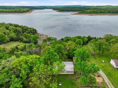 Lakefront Double Wide Mobile Bordering Corps on Bull Shoals Lake - image 43