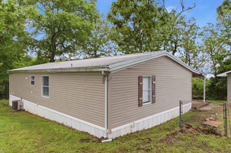 Lakefront Double Wide Mobile Bordering Corps on Bull Shoals Lake - image 38
