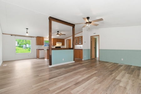 Lakefront Double Wide Mobile Bordering Corps on Bull Shoals Lake - image 3