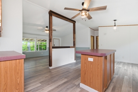 Lakefront Double Wide Mobile Bordering Corps on Bull Shoals Lake - image 10