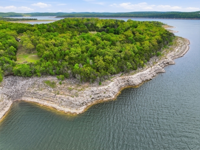 Lakefront Double Wide Mobile Bordering Corps on Bull Shoals Lake - image 47