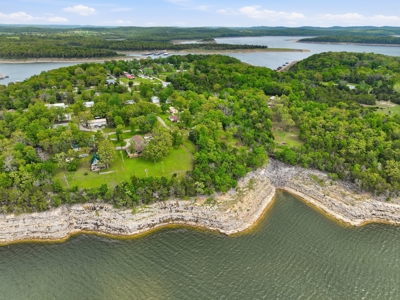 Lakefront Double Wide Mobile Bordering Corps on Bull Shoals Lake - image 49