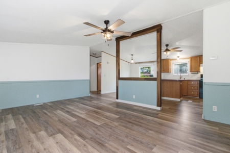 Lakefront Double Wide Mobile Bordering Corps on Bull Shoals Lake - image 4