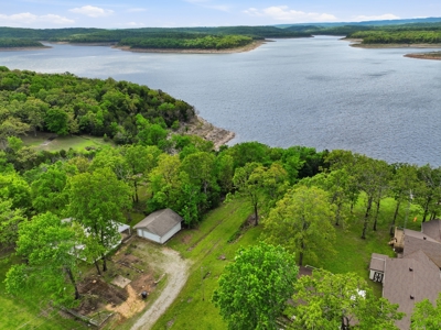 Lakefront Double Wide Mobile Bordering Corps on Bull Shoals Lake - image 1