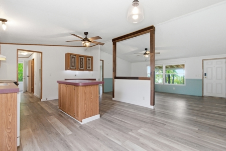 Lakefront Double Wide Mobile Bordering Corps on Bull Shoals Lake - image 7
