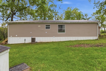 Lakefront Double Wide Mobile Bordering Corps on Bull Shoals Lake - image 37