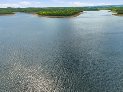 Lakefront Double Wide Mobile Bordering Corps on Bull Shoals Lake - image 46
