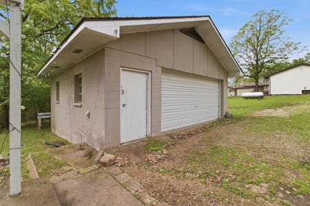 Lakefront Double Wide Mobile Bordering Corps on Bull Shoals Lake - image 40