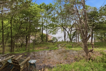 Lakefront Double Wide Mobile Bordering Corps on Bull Shoals Lake - image 30