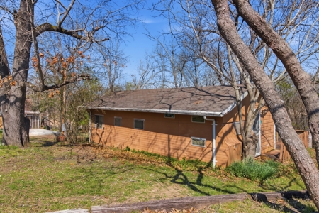 2 Homes on Bull Shoals Lake in Protem, MO - image 26