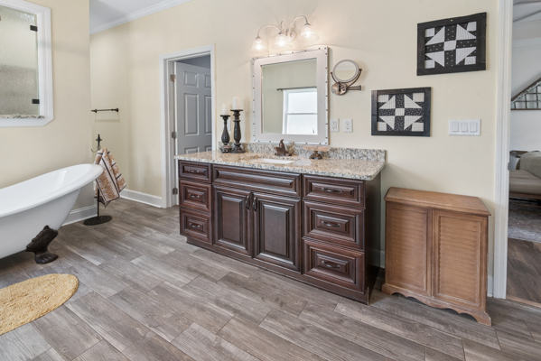 3,900 Sq Ft Home on Acre Lot – Dual Walk-In Closets, Clawfoot Tub