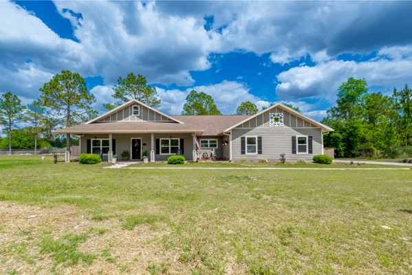3,900 Sq Ft Home on Acre Lot – Dual Walk-In Closets, Clawfoot Tub