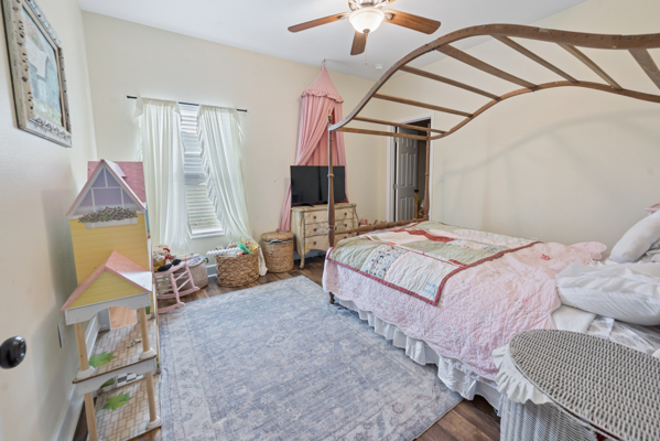 3,900 Sq Ft Home on Acre Lot – Dual Walk-In Closets, Clawfoot Tub