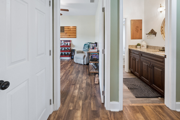 3,900 Sq Ft Home on Acre Lot – Dual Walk-In Closets, Clawfoot Tub