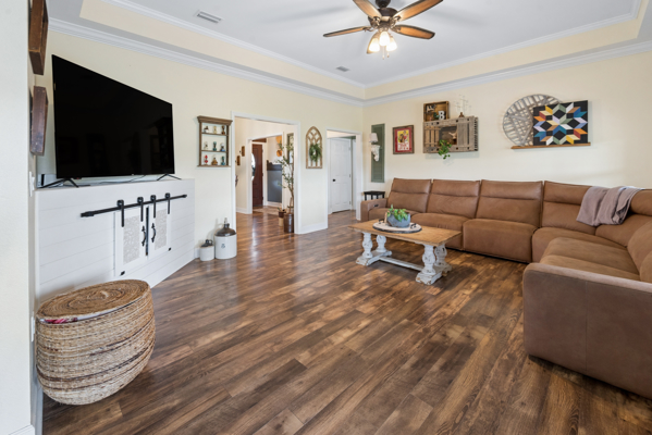3,900 Sq Ft Home on Acre Lot – Dual Walk-In Closets, Clawfoot Tub