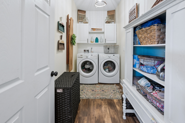 3,900 Sq Ft Home on Acre Lot – Dual Walk-In Closets, Clawfoot Tub