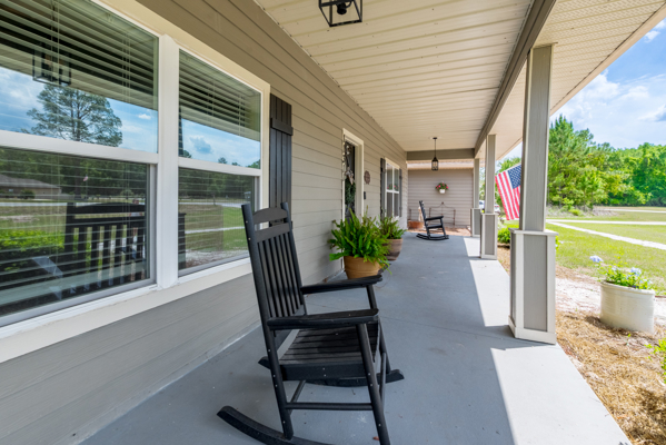 3,900 Sq Ft Home on Acre Lot – Dual Walk-In Closets, Clawfoot Tub